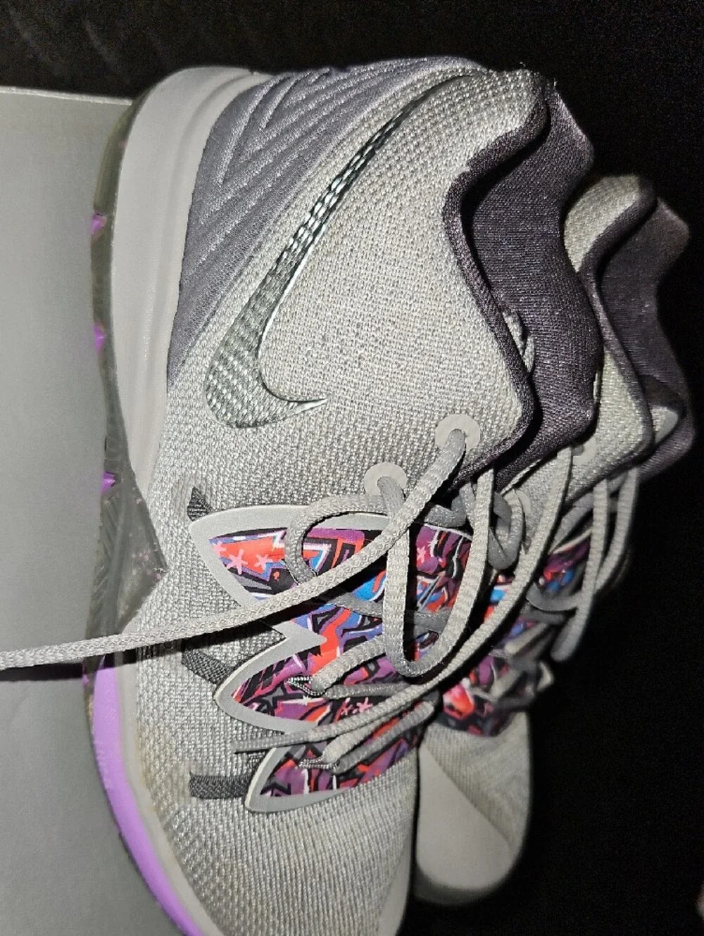 Nike Kids Sneakers in Light Gray with Multicolor Accents